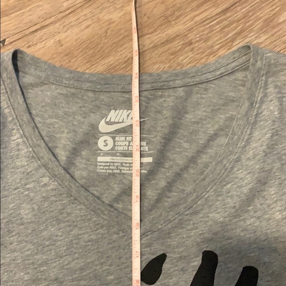Nike v neck t-shirt - Picture 5 of 5